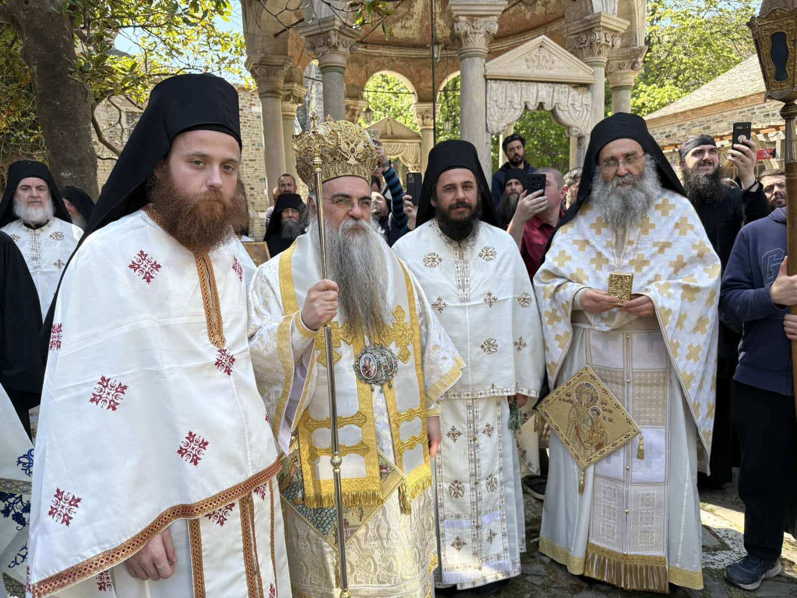 o-episkopos-Αlmopias-proesti-tis