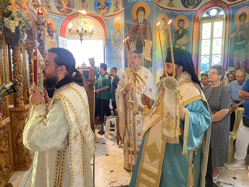 Ο Επίσκοπος Κεγχρεών στον πανηγυρίζοντα Ι. Ναό Αγίου Φανουρίου Βέλου Κορινθίας