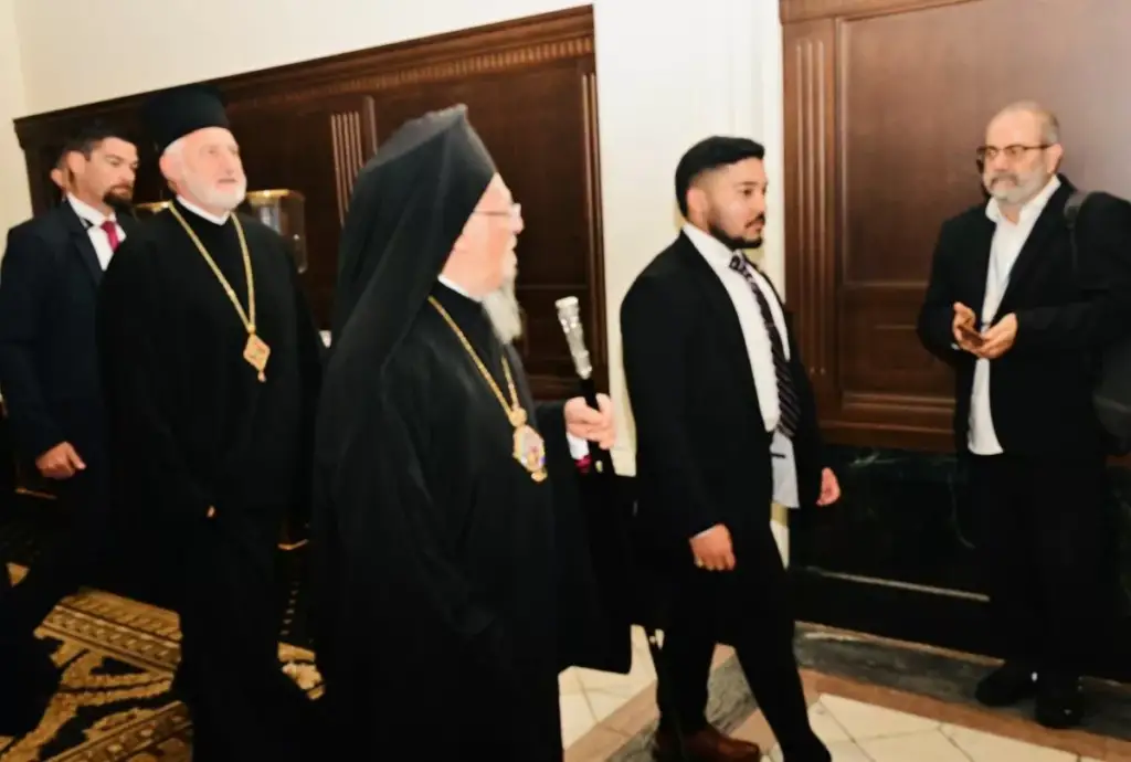 Ο εξευτελισμός των αυλικών του Ελπιδοφόρου από τον ίδιο τον Πατριάρχη!