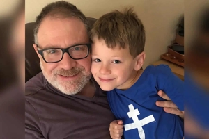 o-Jeffrey-Younger-sto-gio Ο Jeffrey Younger στο γιο του: «Σε αγαπώ ακόμα. Δεν σε έχω ξεχάσει. Δεν σε έχω εγκαταλείψει. Είμαι ακόμα εδώ για σένα.»