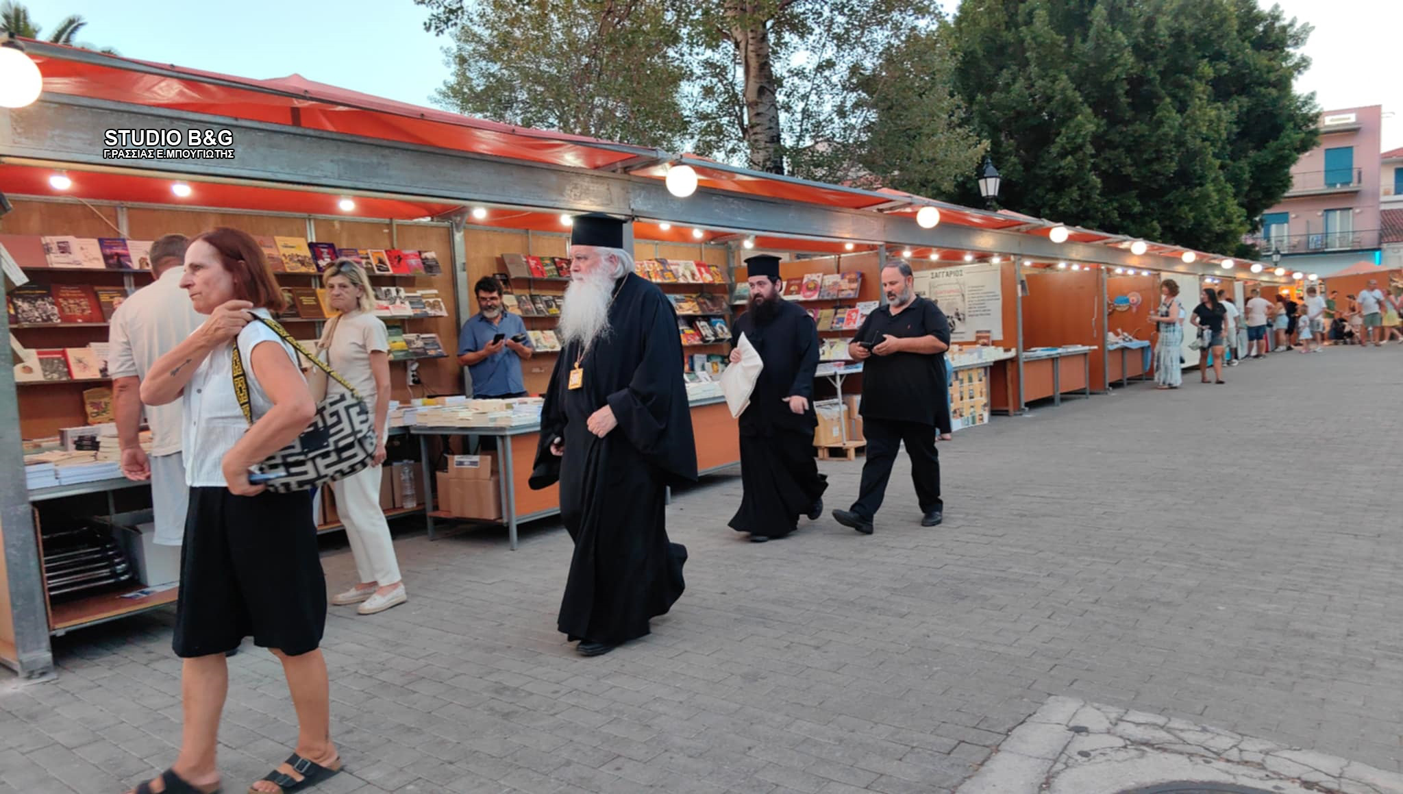 Ο-Μητροπολίτης-Αργολίδος-στην-Έκθεση-Βιβλίου-στο-Ναύπλιο