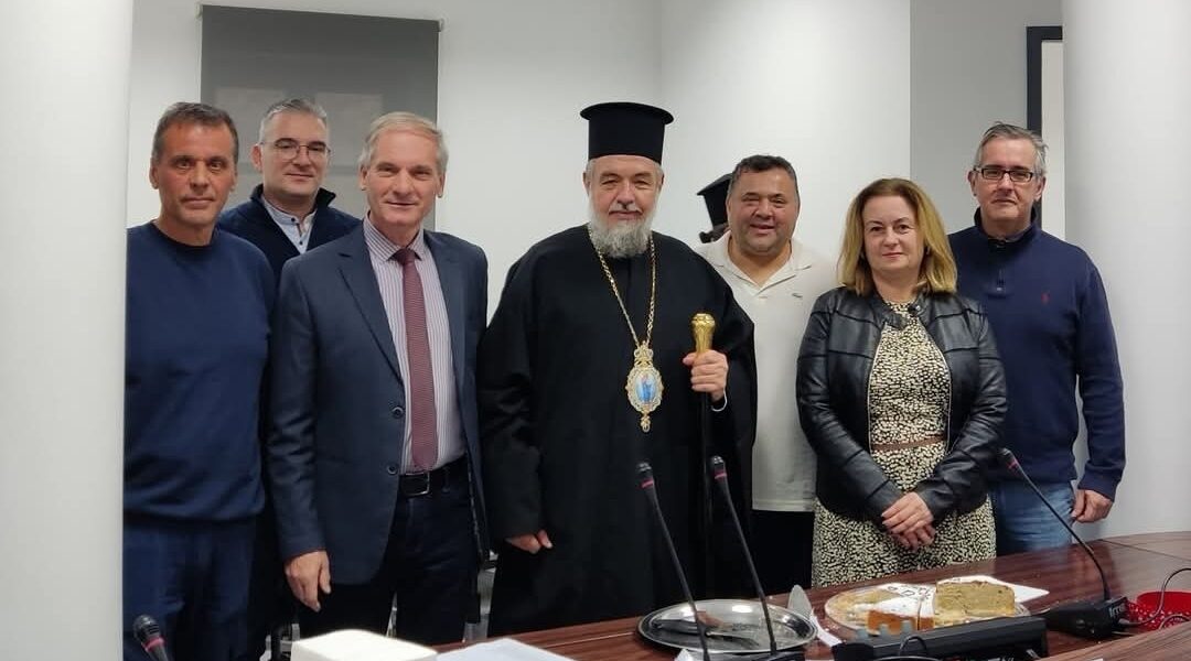 o-mitropolitis-gortinos-stin-kopi Ο Μητροπολίτης Γόρτυνος στην κοπή Βασιλόπιτας του Δήμου Μεγαλοπόλεως