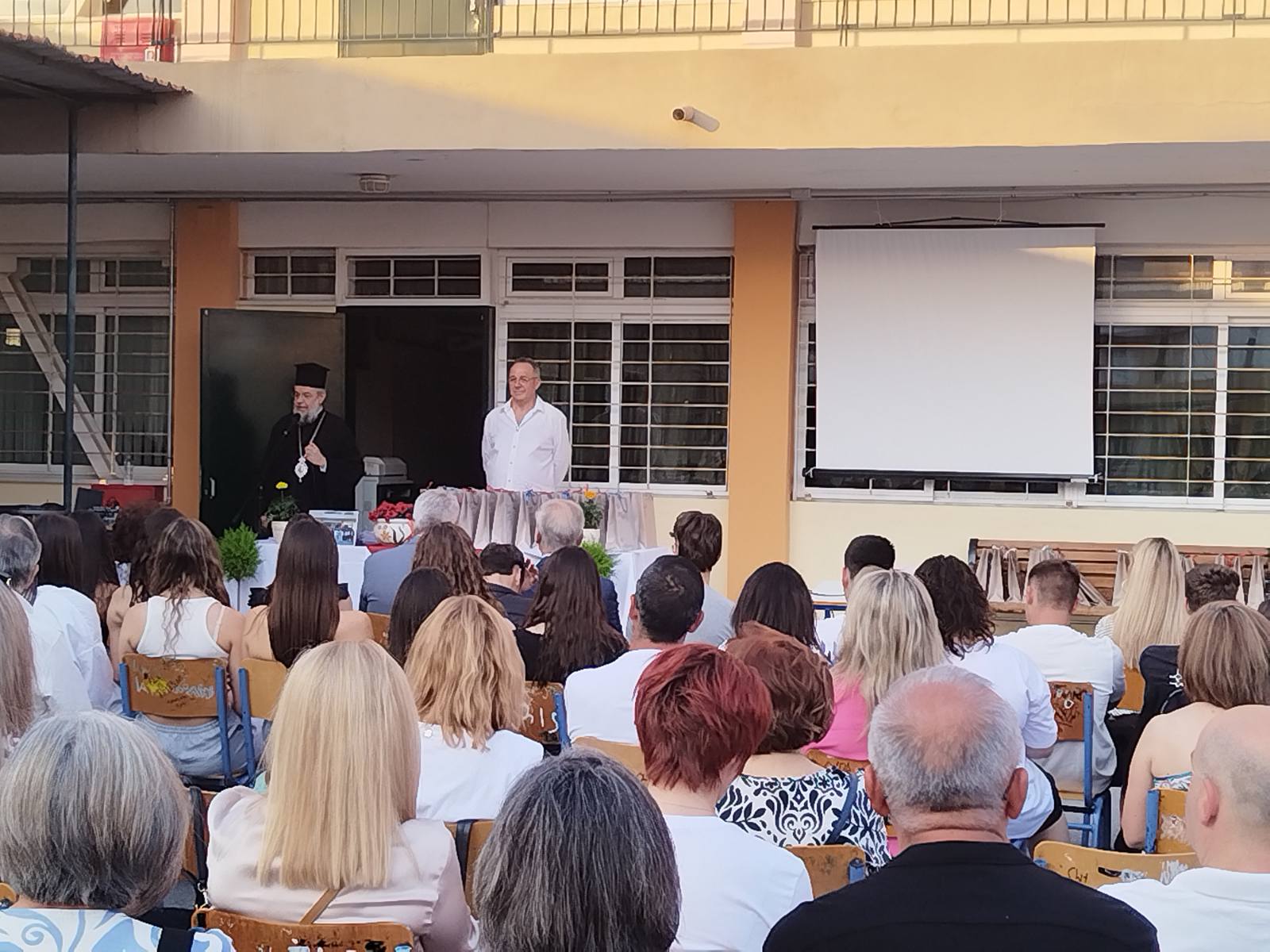 o-mitropolitis-gortinos-stin-teleti Ο Μητροπολίτης Γόρτυνος στην τελετή αποφοίτησης του Γενικού Λυκείου Μεγαλοπόλεως