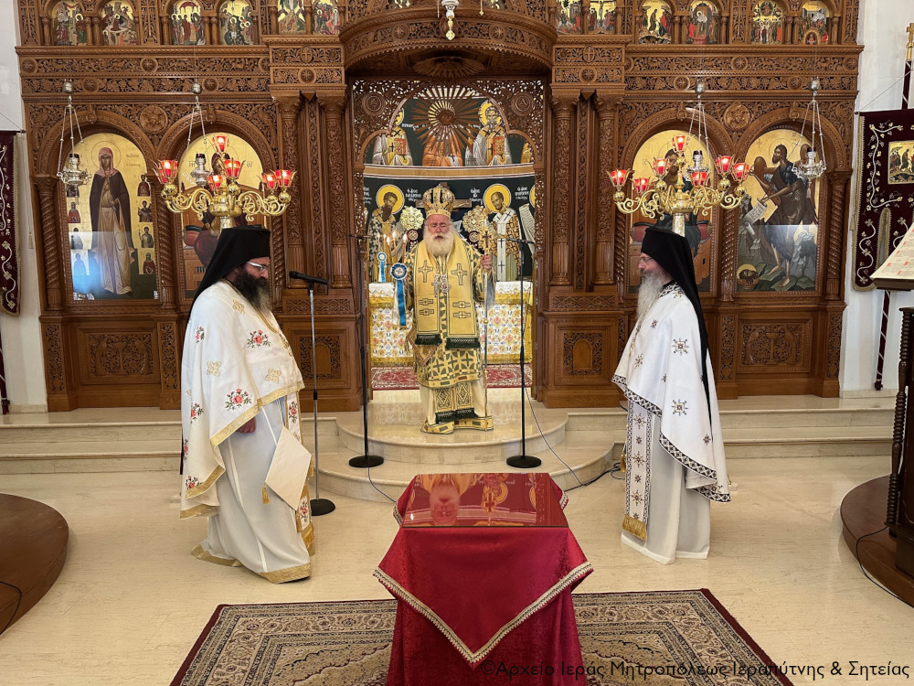 o-mitropolitis-kirillos-ston-iero Ο Μητροπολίτης Κύριλλος στον Ιερό Καθεδρικό Ναό Αγίας Φωτεινής Ιεράπετρας