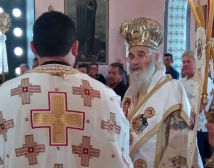 o-mitropolitis-lerou-ston-iero Ο Μητροπολίτης Λέρου στον Ιερό Ναό Αγίας Τριάδος Βαθέως Καλύμνου