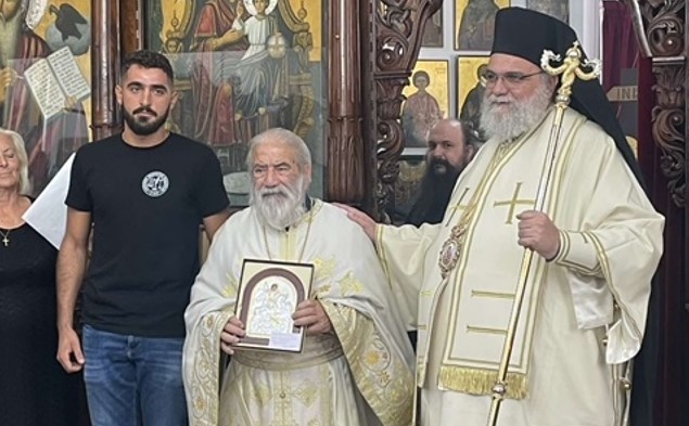 o-mitropolitis-tamasou-timise-ton Ο Μητροπολίτης Ταμασού τίμησε τον Πρωτοπρεσβύτερο Γεώργιο Κωνσταντίνου για την 50ετή προσφορά του