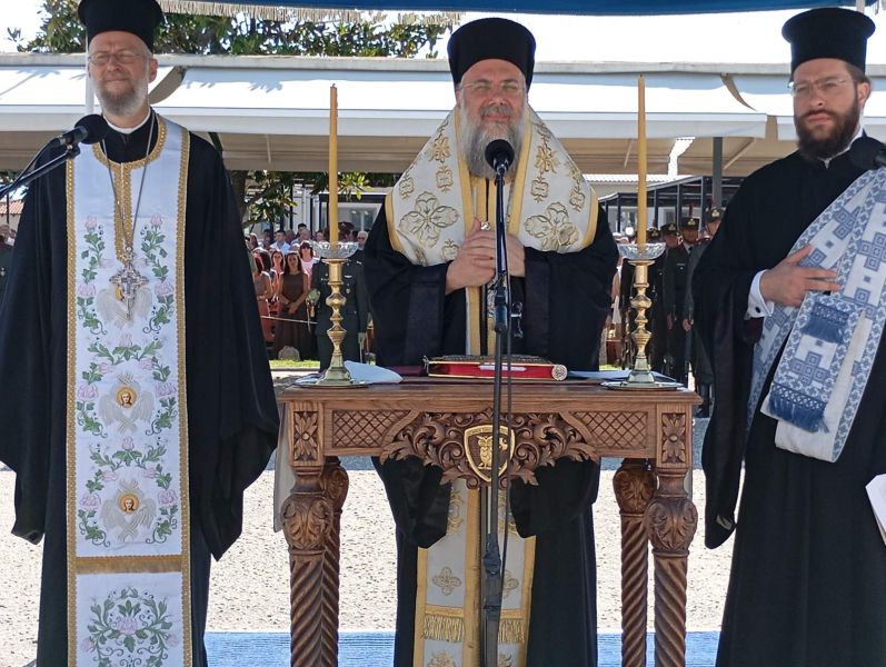 o-mitropolitis-trikkis-stin-teleti Ο Μητροπολίτης Τρίκκης στην Τελετή Ορκωμοσίας Μονίμων Λοχιών στη ΣΜΥ Τρικάλων