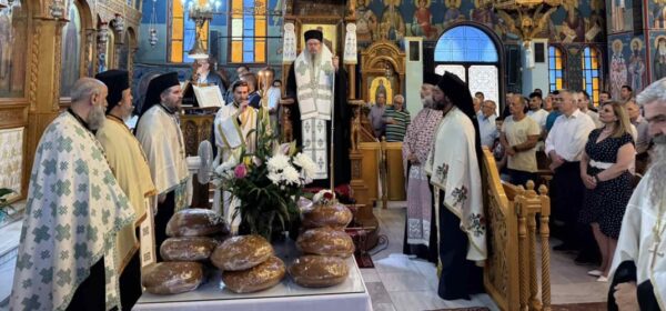 o-panigirikos-esperinos-ton-Αgion Ο πανηγυρικός Εσπερινός των Αγίων Αποστόλων Πέτρου και Παύλου στη Λάρισα. (ΗΧΗΤΙΚΟ)