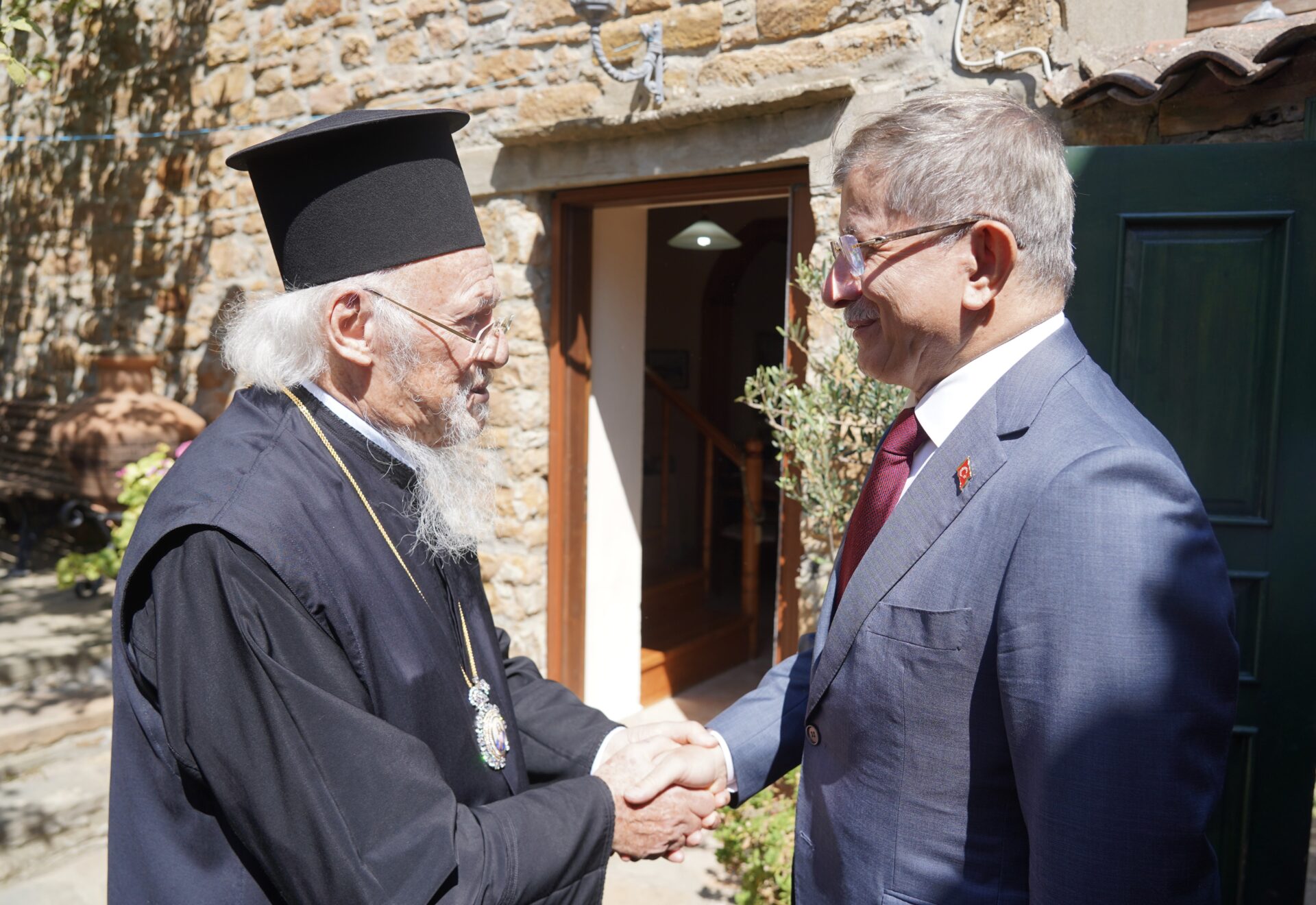 o-patriarchis-ipodechthike-ton-pr Ο Πατριάρχης υποδέχθηκε τον πρ. Πρωθυπουργό της Τουρκικής Δημοκρατίας κ. Davutoğlu στην Ίμβρο