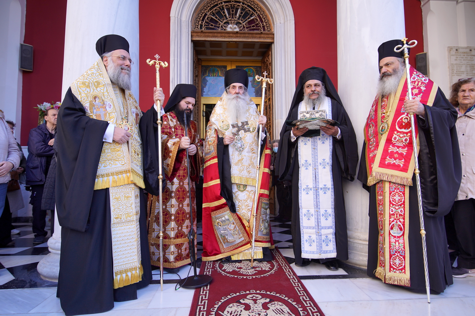 O-pireas-ipodechthike-ta-iera O Πειραιάς υποδέχθηκε τα Ιερά Λείψανα των Αγίων Ραφαήλ, Νικολάου και Ειρήνης