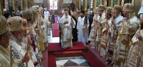 o-sevasmiotatos-sta-onomastiria-tou Ο Σεβασμιώτατος στα ονομαστήρια του Σεβ. Μητροπολίτου Σύρου κ. Δωροθέου Β’.