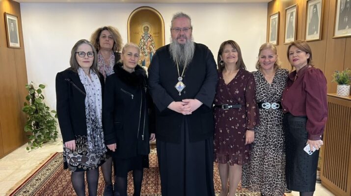 o-sillogos-vorioipiroton-ginekon-Άsvesti Ο Σύλλογος Βορειοηπειρωτών Γυναικών «Άσβεστη Φλόγα» επισκέφθηκε τον Λαρίσης Ιερώνυμο