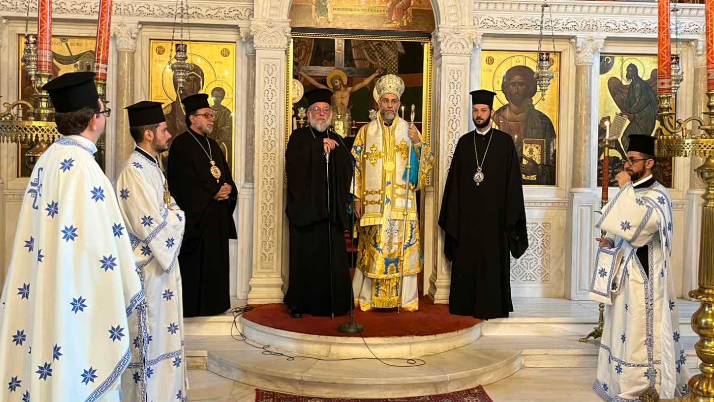 o-theof.-episkopos-tianon-ston Ο Θεοφ. Επίσκοπος Τυάνων στον Καθεδρικό Ιερό Ναό του Ευαγγελισμού Ρόδου