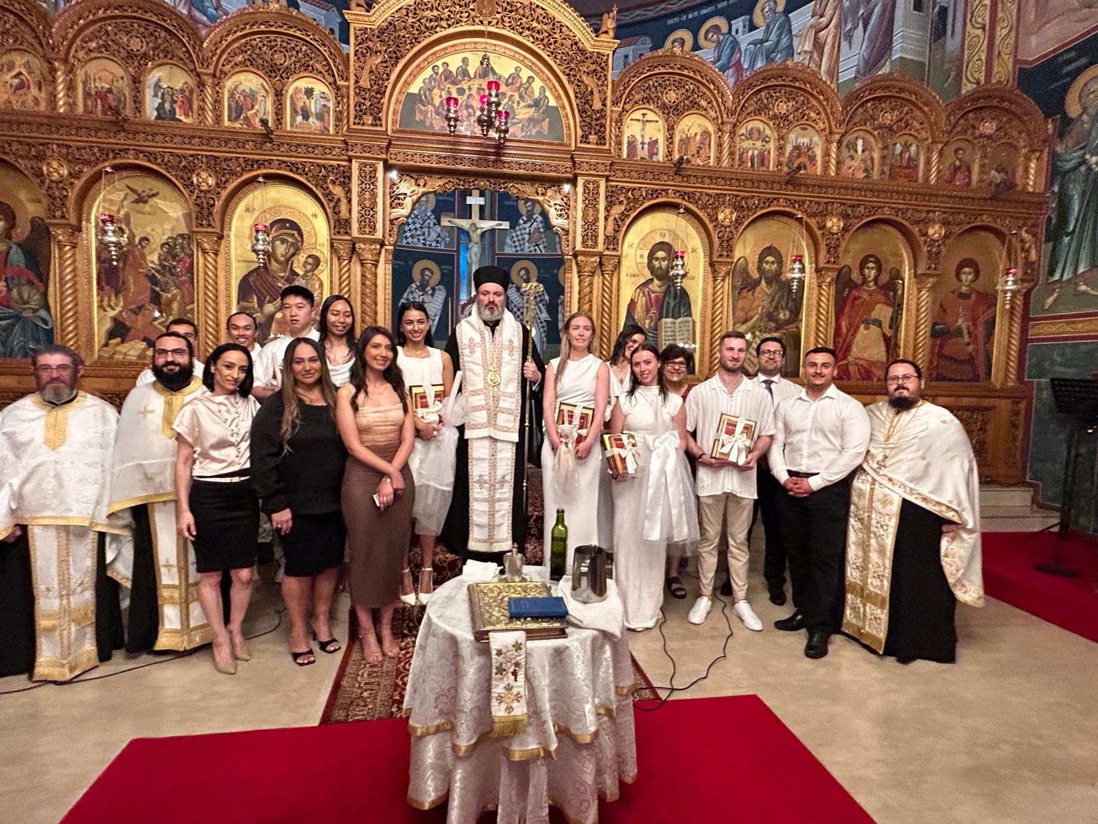 okto-neofotisti-orthodoxi-christiani-stin Οκτώ νεοφώτιστοι Ορθόδοξοι Χριστιανοί στην Ενορία Αναστάσεως του Χριστού στο Σύδνεϋ