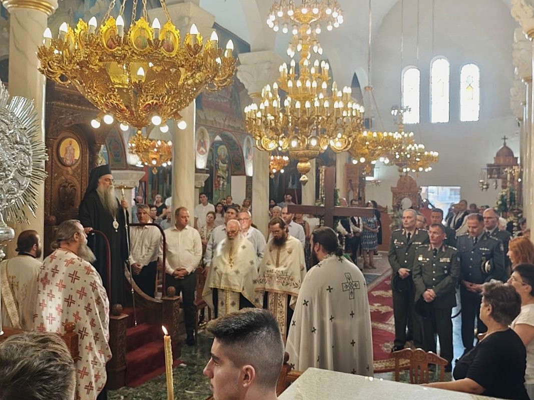 oloklirothike-i-proskinisi-tou-ierou Ολοκληρώθηκε η προσκύνηση του ιερού λειψάνου της Αγίας Ελένης στον ιερό ενοριακό ναό Αγίων Κωνσταντίνου και Ελένης Γιαννιτσών.
