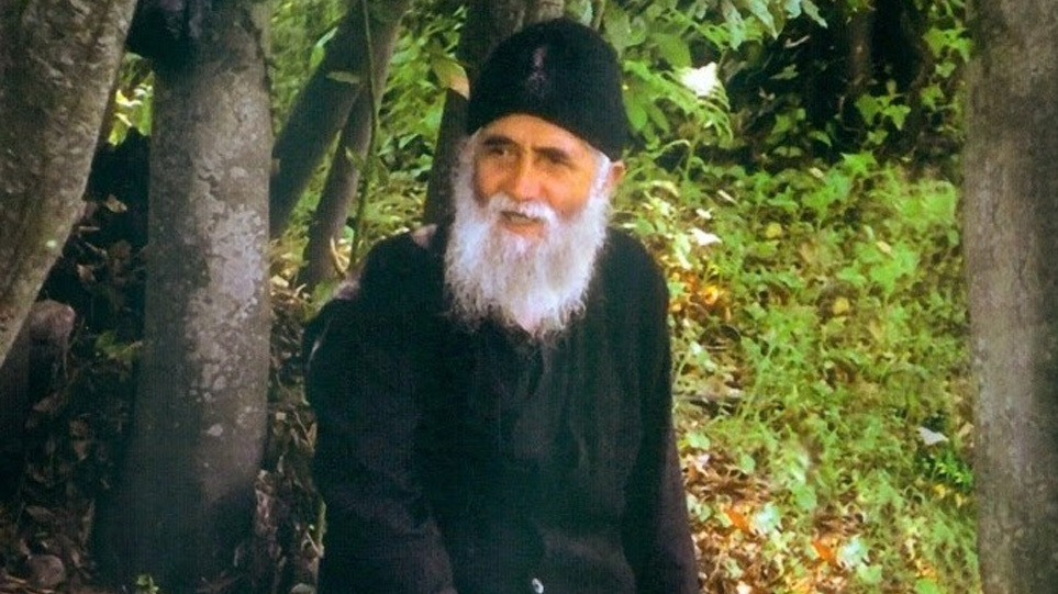 paisios-main-1 “Να κρατούμε μόνον την πείρα από τον πειρασμό, να πετούμε όλα τα φαρμάκια”