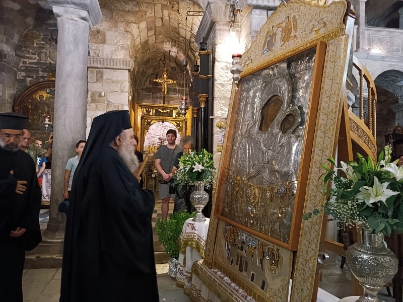 paraklisi-sto-iero-proskinima-panagias Παράκληση στο Ιερό Προσκύνημα Παναγίας Εκατονταπυλιανής Πάρου