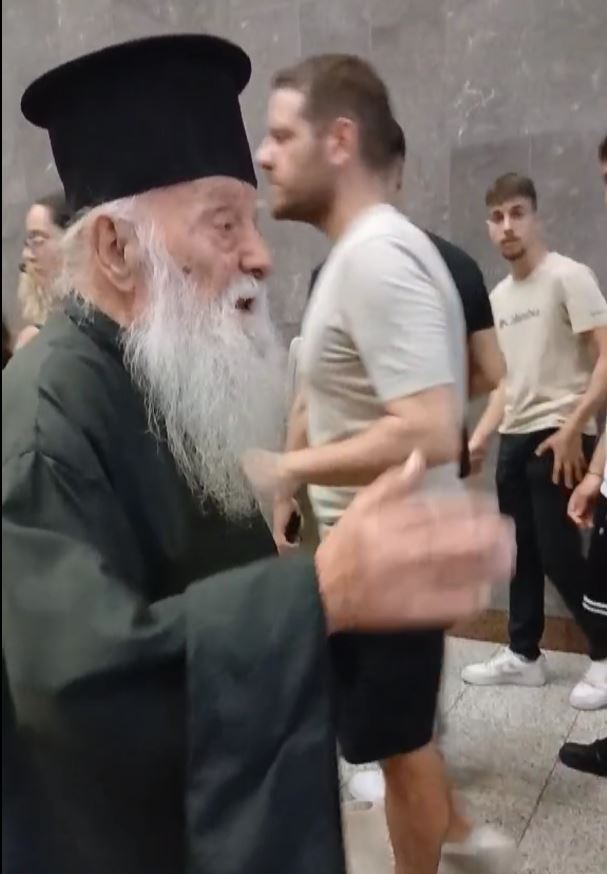 Παρέλασις ἐντροπῆς,  αἰσχύνης καὶ καταισχύνης!