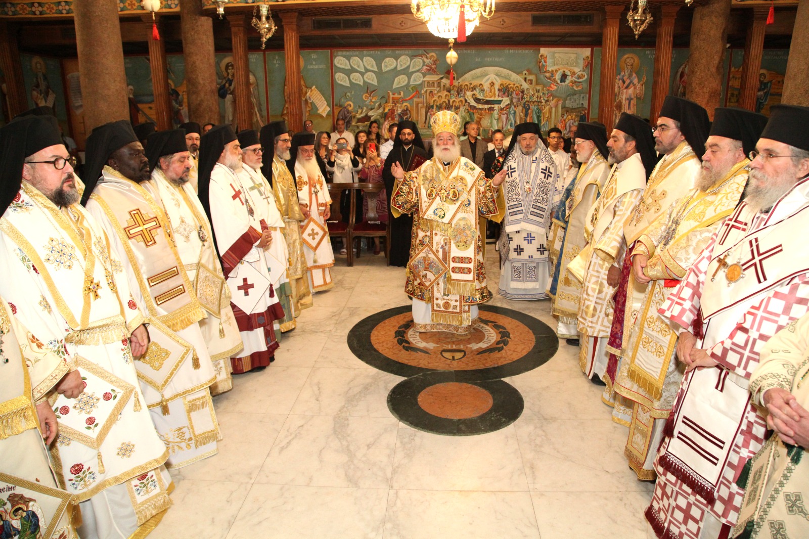 patriarchiki-ke-sinodiki-thia-litourgia