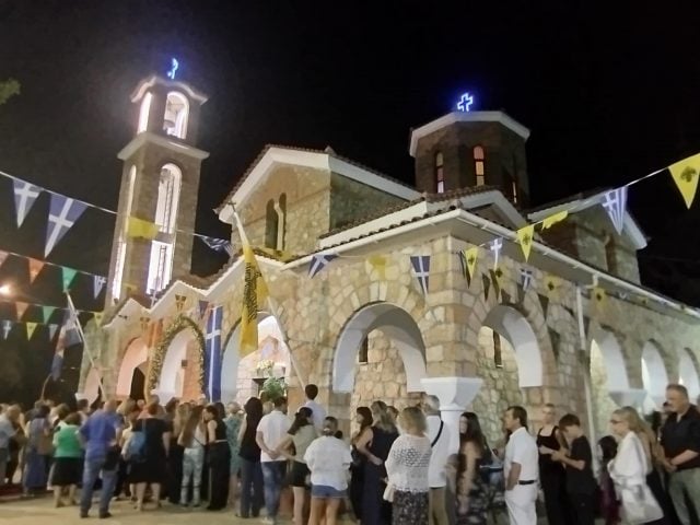 plithi-lΑou-sti-litΑnefsi-tis ΠΛΗΘΗ ΛΑΟΥ ΣΤΗ ΛΙΤΑΝΕΥΣΗ ΤΗΣ ΑΓΙΑΣ ΜΑΡΙΝΑΣ ΣΤΗΝ ΕΚΑΛΗ (ΦΩΤΟ)