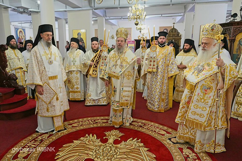 poliarchieratiko-sillitourgo-tis-eortis-tis Πολυαρχιερατικό Συλλείτουργο της εορτής της μετακομιδής του Ιερού Λειψάνου του Αγίου Λουκά. (ΦΩΤΟ – ΒΙΝΤΕΟ)