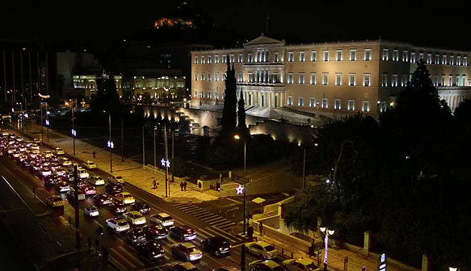 pou-ipovalli-tin-paretisi-tou Πού υποβάλλει την παραίτησή του ο Πρόεδρος της Δημοκρατίας, εάν προκύψει ανάγκη, και γιατί;