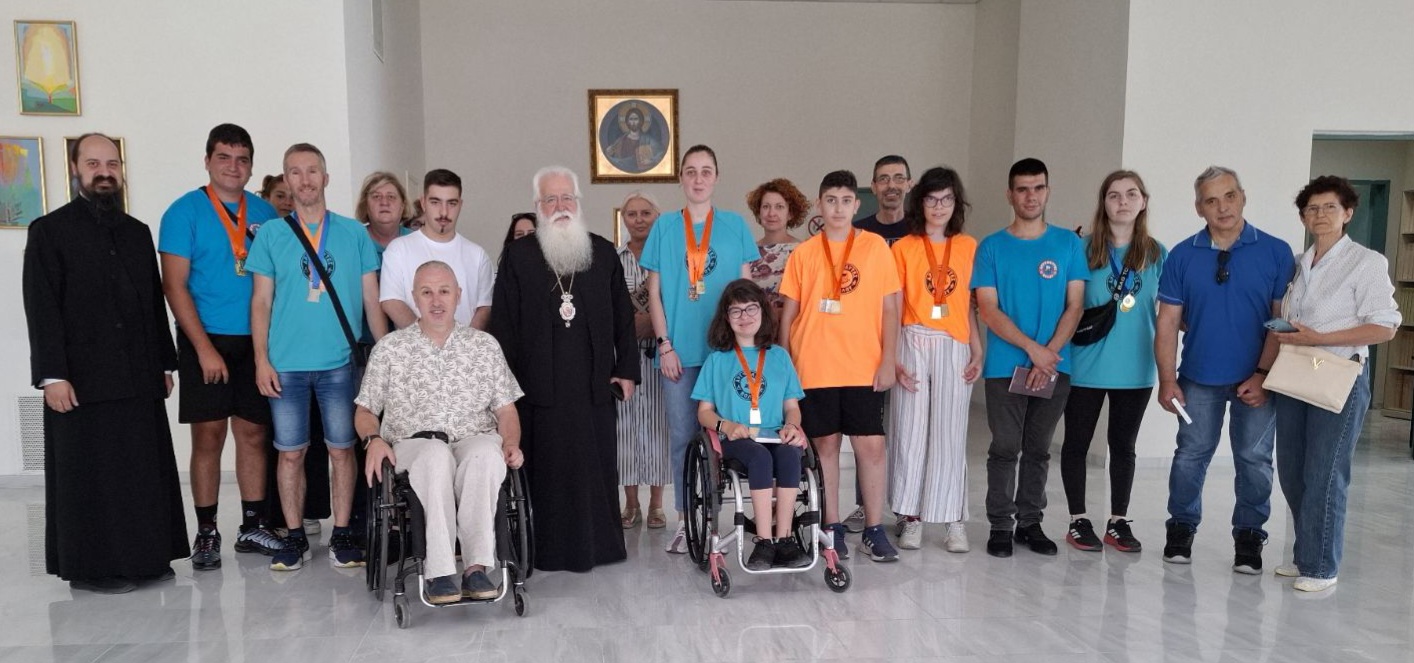 sigkinitiki-sinantisi-evgnomosinis-ton-Αrgonafton Συγκινητική συνάντηση ευγνωμοσύνης των «Αργοναυτών ΑμεΑ» με τον Μητροπολίτη Δημητριάδος