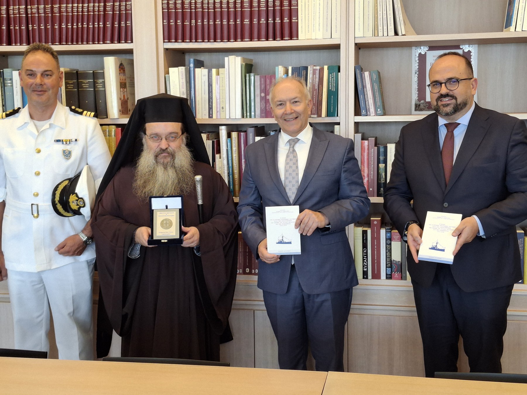 sinantisi-mitropoliti-chiou-me-ton Συνάντηση Μητροπολίτη Χίου με τον Yφυπουργό Ναυτιλίας και Νησιωτικής Πολιτικής