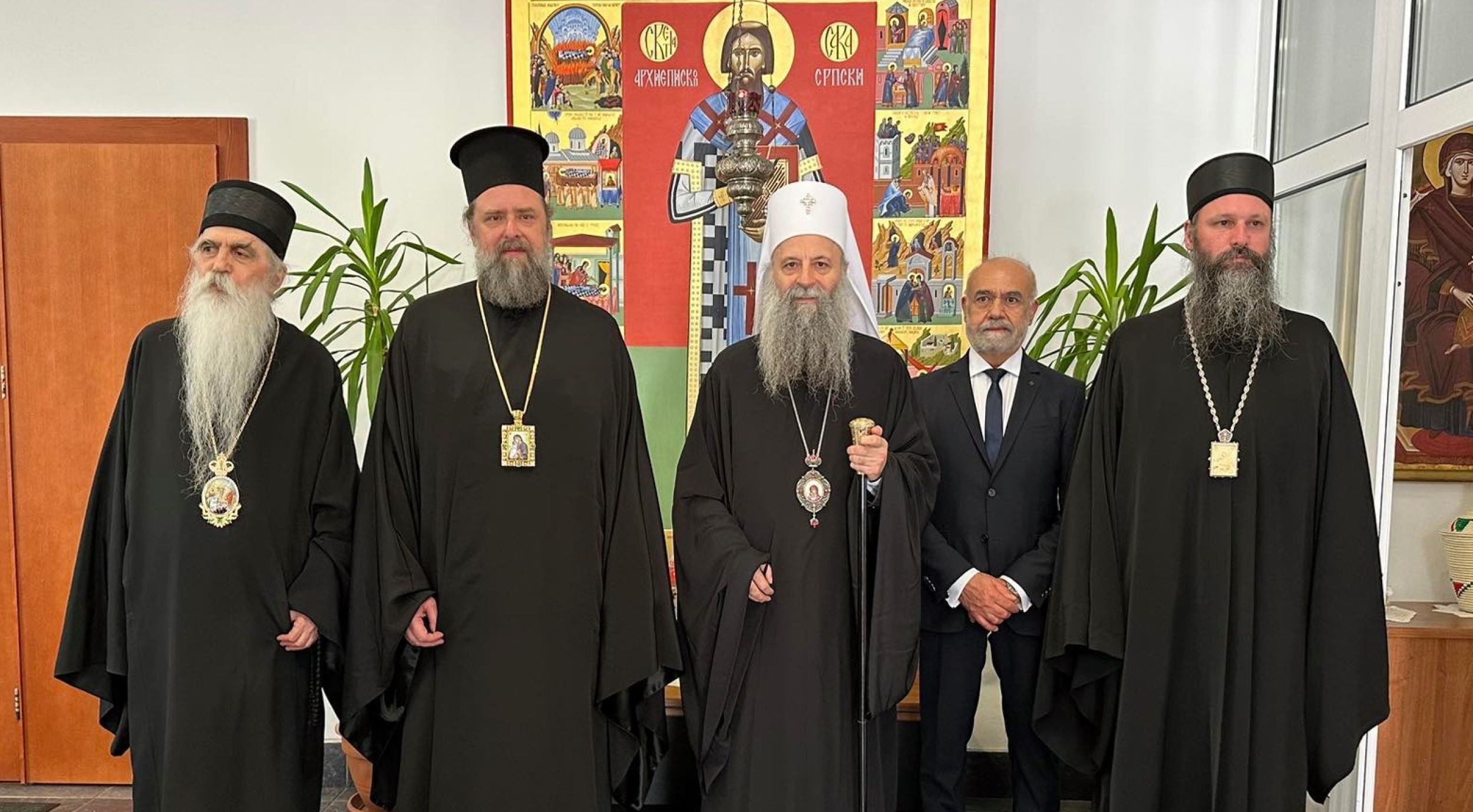 sinantisi-patriarchi-servias-me-ton