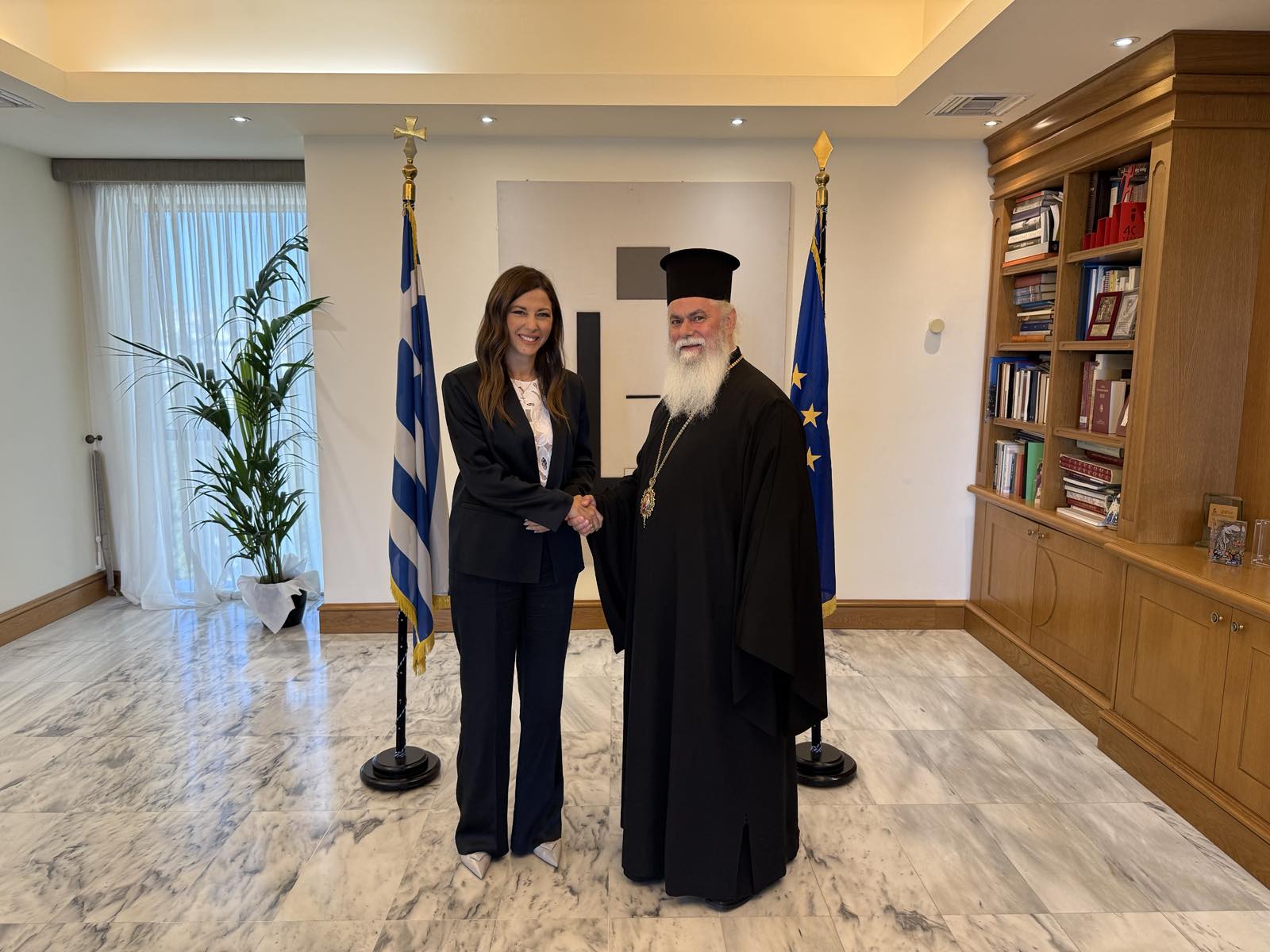 sinantisi-tou-mitropoliti-kalavriton-me Συνάντηση του Μητροπολίτη Καλαβρύτων με την Υπουργό Παιδείας