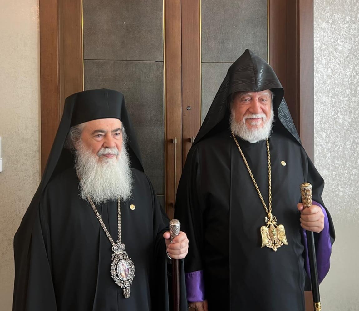 sinantisi-tou-patriarchi-ierosolimon-me Συνάντηση του Πατριάρχη Ιεροσολύμων με τον Καθολικό Πατριάρχη του Μεγάλου Οίκου της Κιλικίας