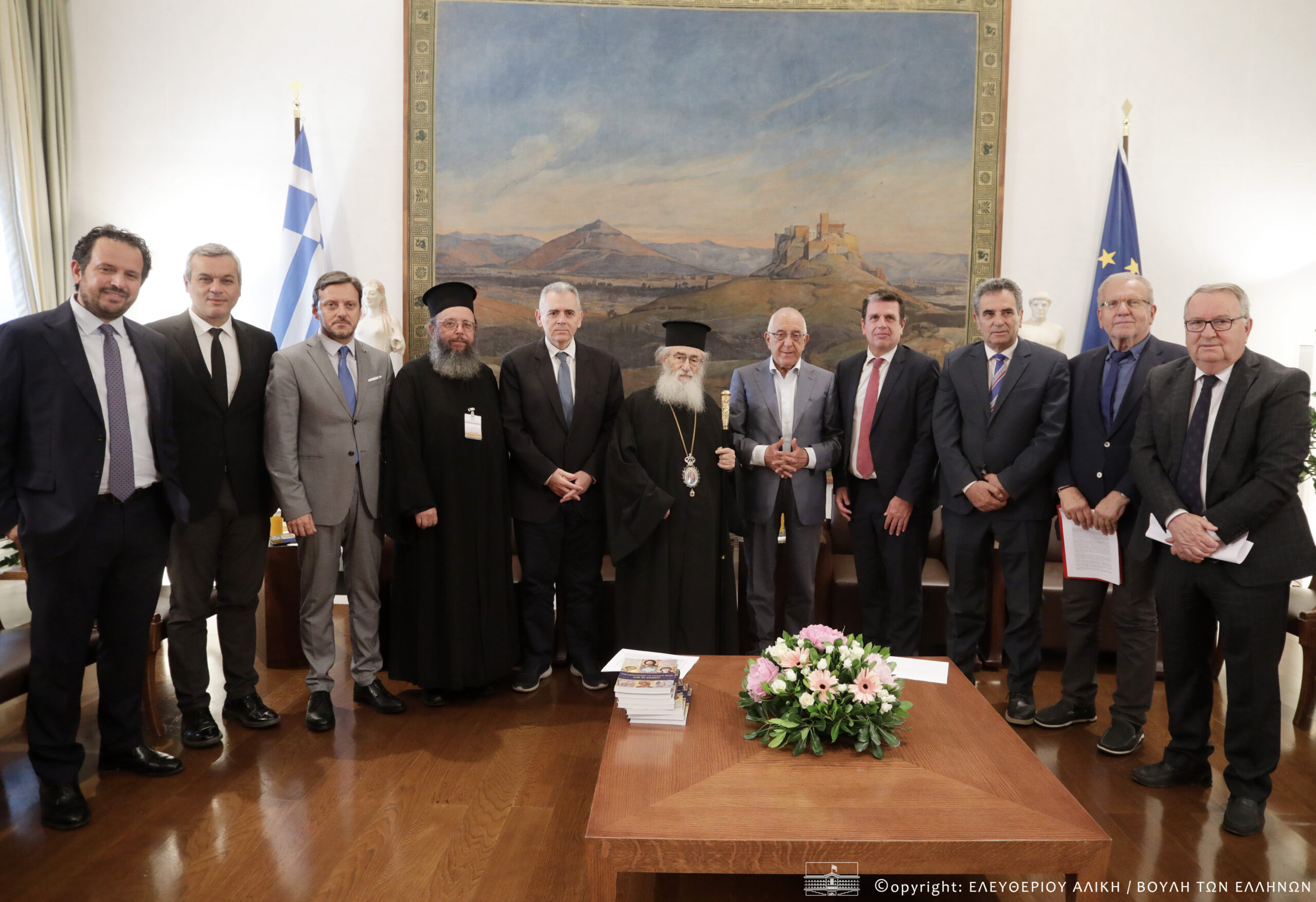 sinantisi-tou-proedrou-tis-voulis Συνάντηση του Προέδρου της Βουλής των Ελλήνων με τον Αρχιεπίσκοπο του Σινά