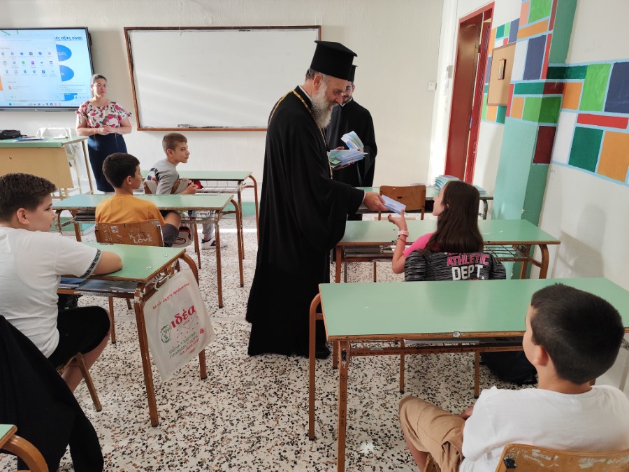 sinechizoun-i-pimantikes-episkepsis-tou Συνεχίζουν οι ποιμαντικές επισκέψεις του Θεσσαλιώτιδος Τιμοθέου στις κατά τόπους σχολικές μονάδες της Μητροπόλεως