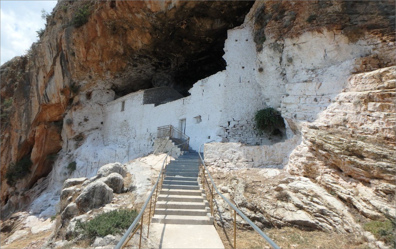 spilea-ta-katafigia-ton-klefton Σπήλαια, τα καταφύγια των κλεφτών και των αγωνιστών του 1821