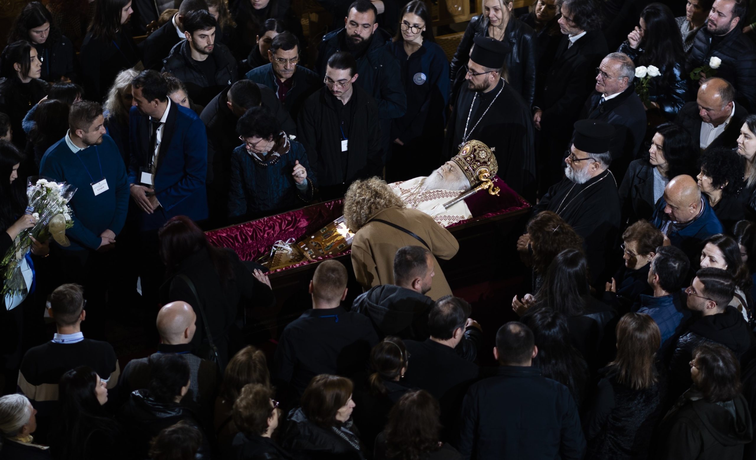 Στιγμιότυπα από την υποδοχή του σκηνώματος του μακαριστού Αρχιεπισκόπου Αλβανίας στα Τίρανα (ΦΩΤΟ)