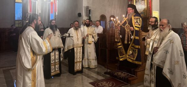 stin-Αkolouthia-tou-esperinou-stin Στην Ακολουθία του Εσπερινού στην πανηγυρίζουσα Ιερά Μονή Αγίου Νικοδήμου Αγιορείτου χοροστάτησε ο Σεβασμιώτατος