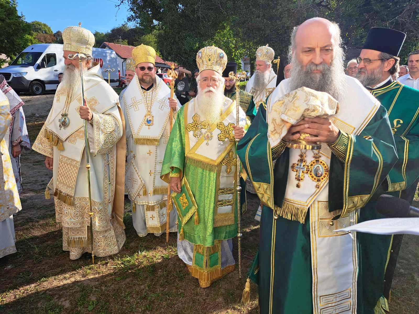 sto-giasenovats-o-mitropolitis-dimitriados Στο Γιασένοβατς ο Μητροπολίτης Δημητριάδος – Συλλείτουργο με τον Πατριάρχη Σερβίας