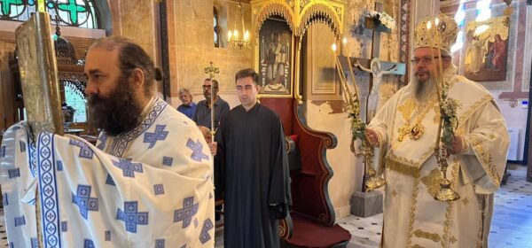 sto-iero-parekklisio-Αgion-theodoron Στο Ιερό Παρεκκλήσιο Αγίων Θεοδώρων (πλ. Κλαυθμώνος) λειτούργησε ο Σεβασμιώτατος.