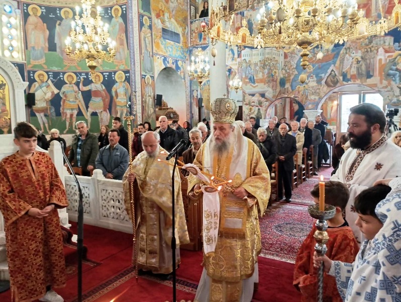 ston-i.n.-Αgiou-nikodimou-poleos Στον Ι.Ν. Αγίου Νικοδήμου πόλεως Νάξου ιερούργησε ο Μητροπολίτης Καλλίνικος την Κυριακή ΙΓ’ Λουκά
