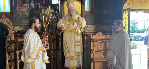 ston-iero-nao-Αgiou-Αpostolou Στον Ιερό Ναό Αγίου Αποστόλου Θωμά Λαρίσης ιερούργησε ο Σεβασμιώτατος
