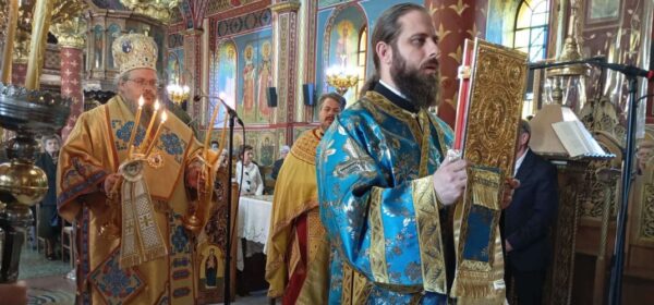 Στον Ιερό Ναό Αγίου Αθανασίου Χάλκης ιερούργησε ο Σεβασμιώτατος