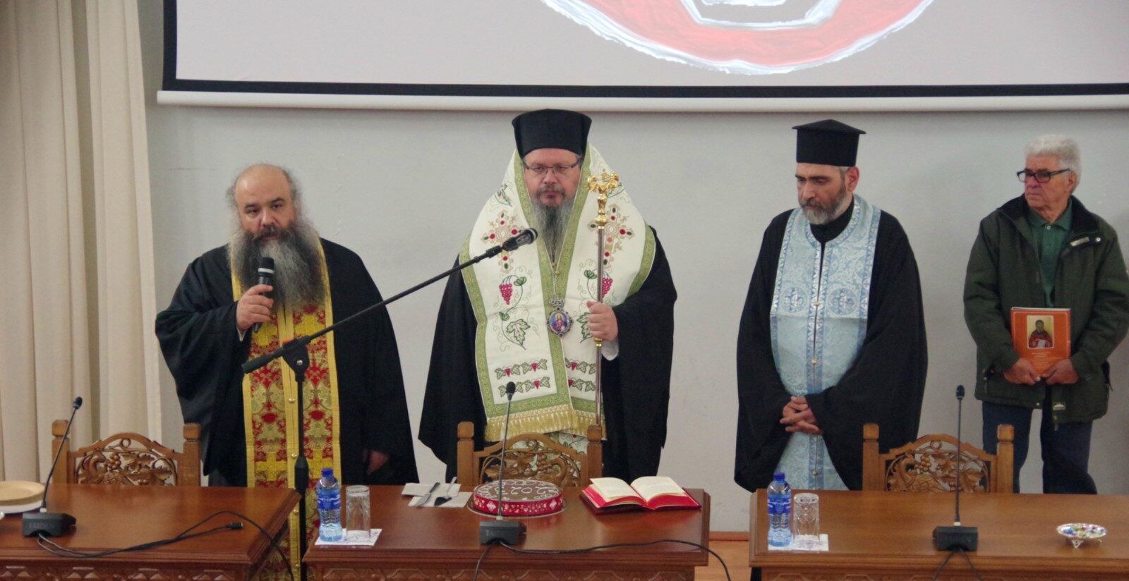 Κοπή Αγιοβασιλόπιτας Κατηχητών στην Ι. Μ. Περιστερίου