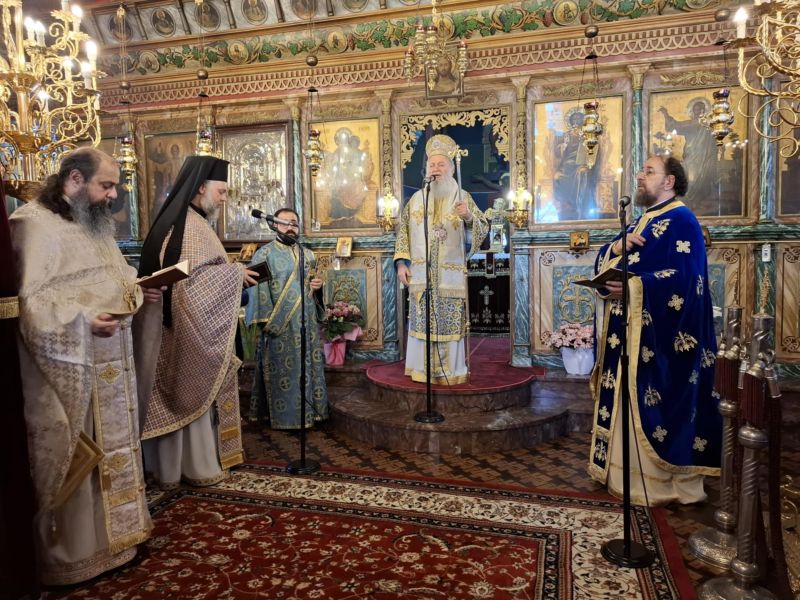 thia-litourgia-apo-ton-mitropoliti