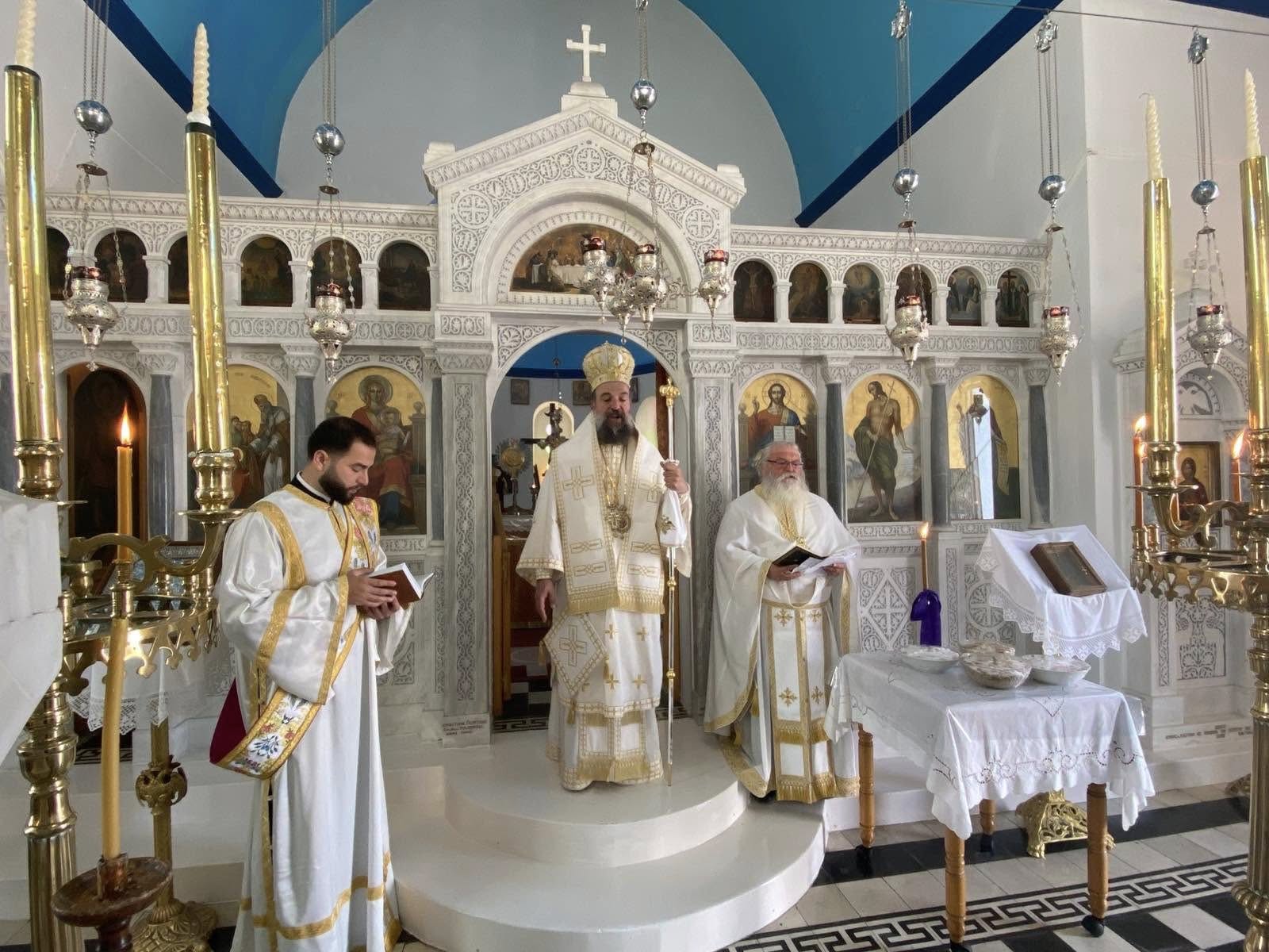 Θήρας Αμφιλόχιος: Η Εκκλησία δεν λησμονεί κανένα μέλος της, ούτε ζώντα ούτε κεκοιμημένο