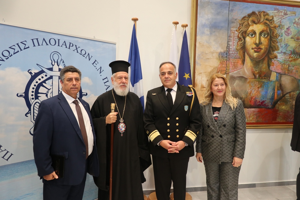 ti-vasilopita-tis-enosis-pliarchon Τη βασιλόπιτα της Ένωσης Πλοιάρχων Εμπορικού Ναυτικού ευλόγησε ο Μητροπολίτης Σύρου