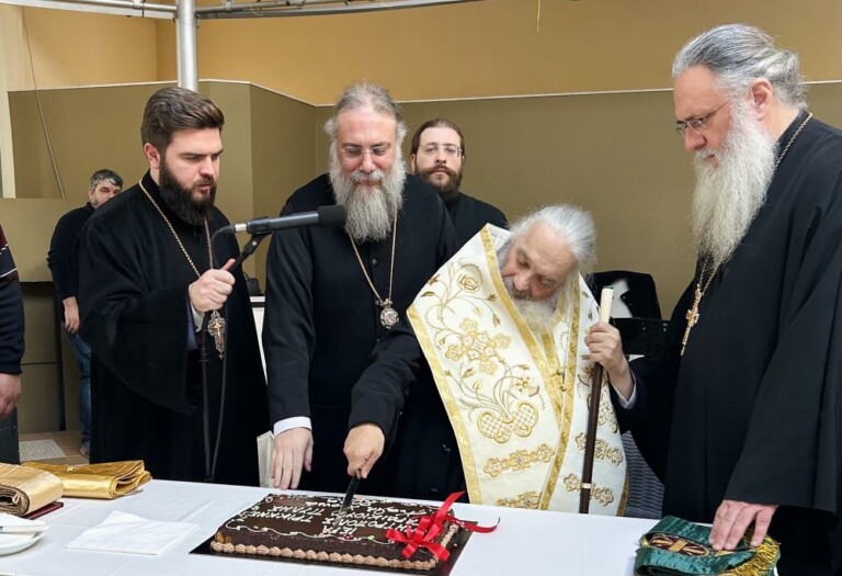 tin-Αgiovasiliopita-tou-genikou-filoptochou Την Αγιοβασιλειόπιτα του Γενικού Φιλοπτώχου Ταμείου της Ιεράς Μητροπόλεως Τρίκκης ευλόγησε ο Μητροπολίτης Εδέσσης Ιωήλ