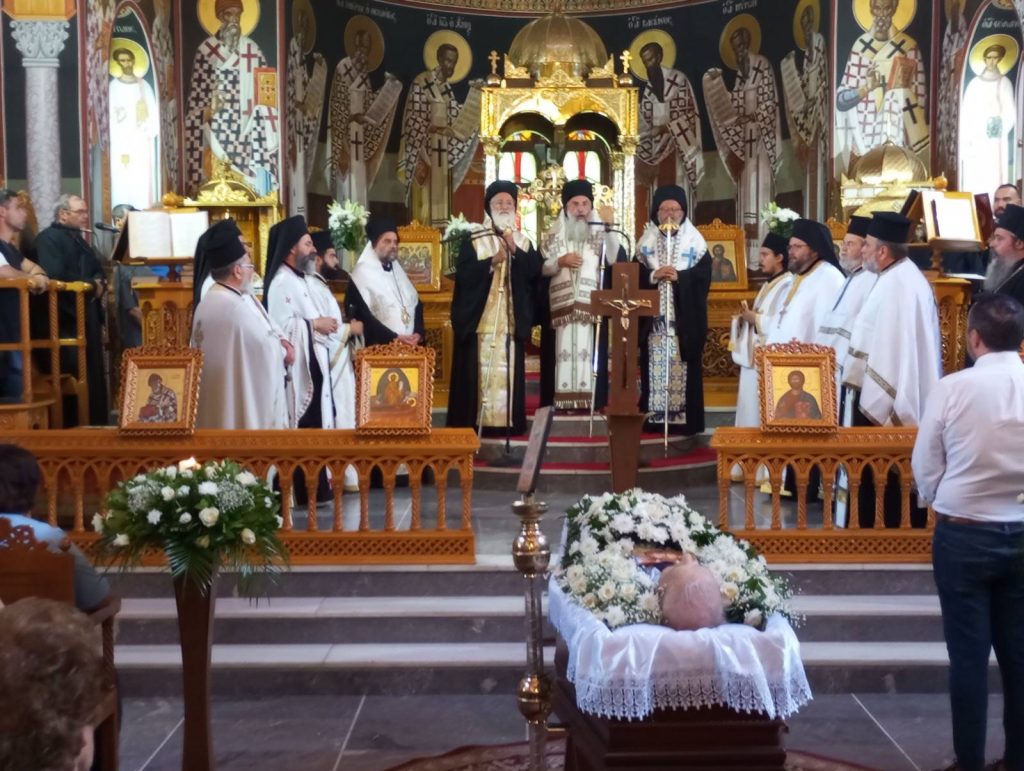 tin-exodio-Αkolouthia-tou-makaristou Την Εξόδιο Ακολουθία του μακαριστού Εμμανουήλ Καρακωνσταντάκη τέλεσε ο Αρχιεπίσκοπος Κρήτης