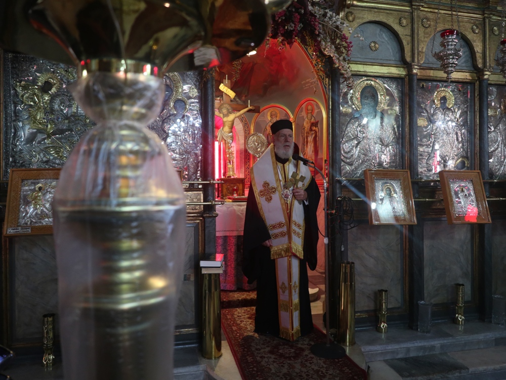 tous-8.000-ermoupolites-thimata-tis