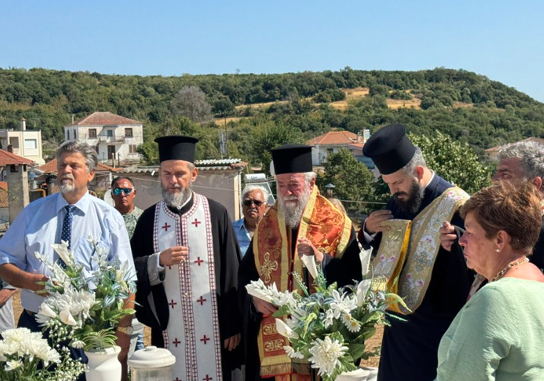 trisagio-apo-ton-mitropoliti-eleftheroupoleos Τρισάγιο από τον Μητροπολίτη Ελευθερουπόλεως στον τάφο του Πρωτοπρεσβυτέρου π. Πέτρου Γιαρισκάνη