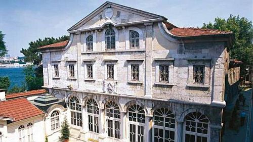 Βλέποντας τον Σκέρτσο στον Αρχιερατικό θρόνο στο Φανάρι…